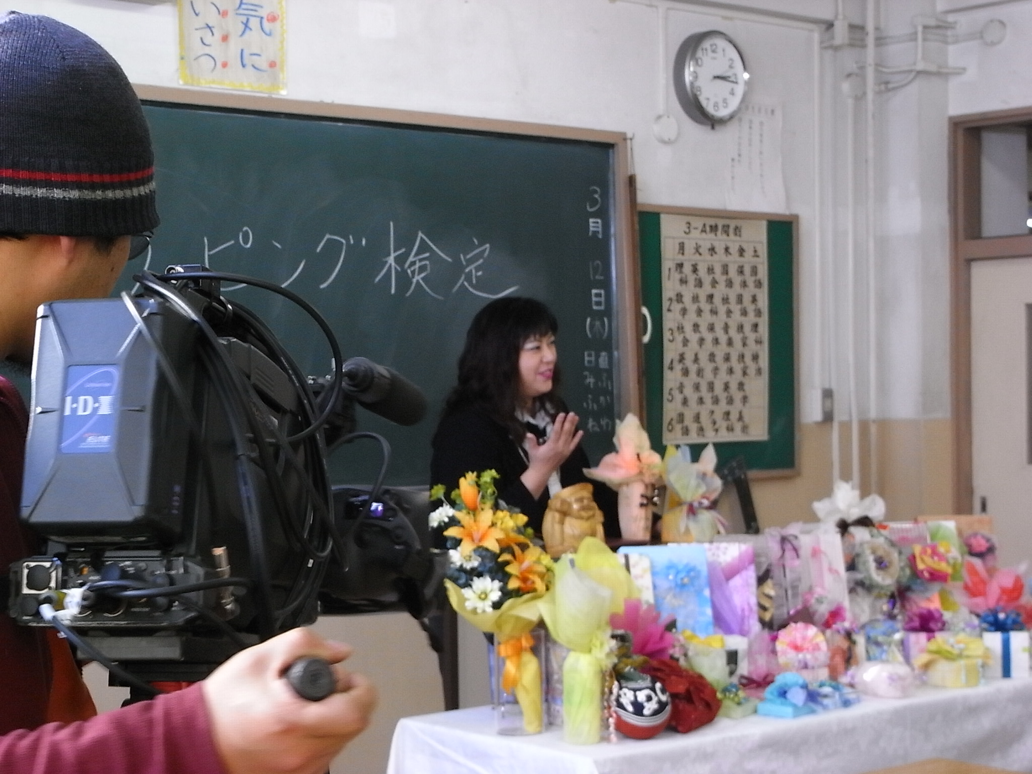 TV番組に、ラッピング講師として出演！人間ラッピング有り