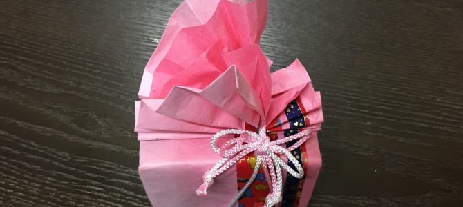 ラッピング協会の和風ラッピングクラスの2日目を講習してきました。 ラッピング協会の和風ラッピングクラスの2日目を講習してきました。