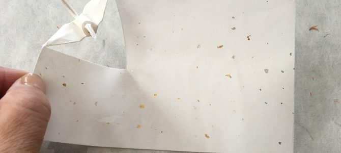 アンニュイな曇り空ですが、目の前は菜の花畑 アンニュイな曇り空ですが、目の前は菜の花畑