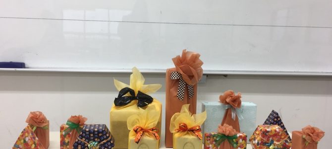 中村学園ハッピースイーツ製菓専門学校でラッピング講習を行ってまいりました。 中村学園ハッピースイーツ製菓専門学校でラッピング講習を行ってまいりました。