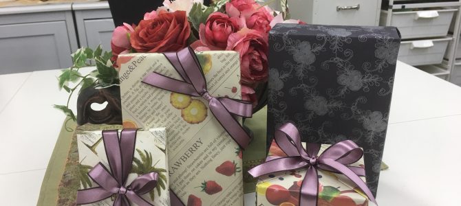 ラッピング協会東京本部でギフト指導者養成クラスの２日目を行ってまいりました。