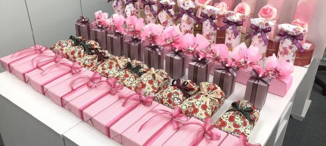 プレゼントラッピング３初級クラスの講習を受けてまいりました。