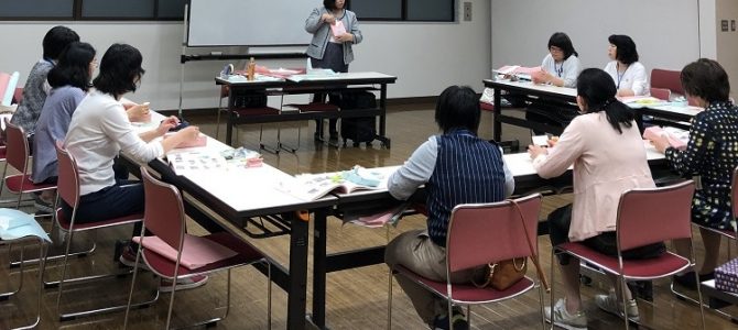 さいたま市大宮工房館で第3回ラッピング講習を行いました。 さいたま市大宮工房館で第3回ラッピング講習を行いました。