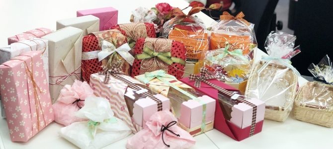 ラッピング協会本部にてスイーツラッピング応用クラスを行いました。 ラッピング協会本部にてスイーツラッピング応用クラスを行いました。