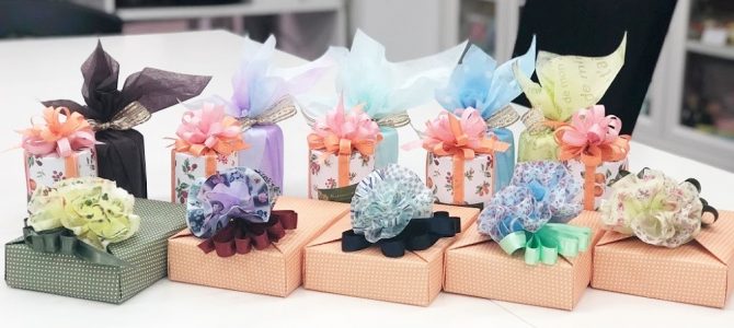 ラッピング協会東京本部にて楽しいプレゼントラッピング中級クラスを行ってまいりました。 ラッピング協会東京本部にて楽しいプレゼントラッピング中級クラスを行ってまいりました。
