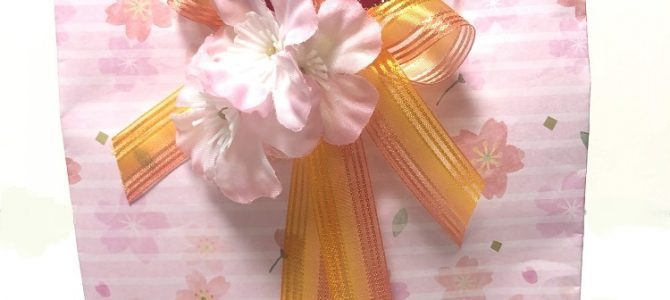 春のラッピングでお出迎え