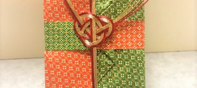 ラッピング協会東京本部にてモダン和風ラッピングの指導者養成クラス1日目でした。 ラッピング協会東京本部にてモダン和風ラッピングの指導者養成クラス1日目でした。
