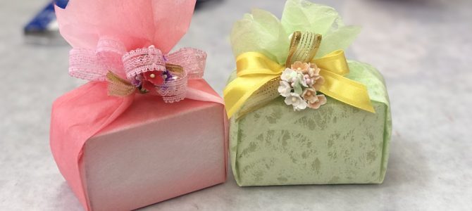 自宅教室でプレゼントラッピングのレッスンをいたしました。