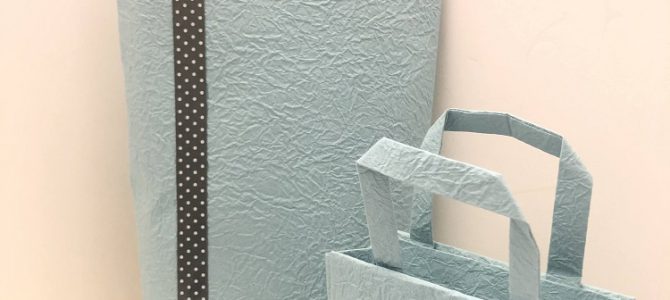 和紙で簡単なトートバックと、マチ有りのしっかりバックを作りました。