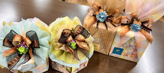 お盆休みも終わり、よみうりカルチャー北千住にて、ラッピングのレッスンを行いました。