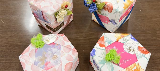 月・火とラッピング協会東京本部にてギフトラッピング応用クラスを担当してまいりました。そして2日目の夜はよみうりカルチャー北千住でのレッスンです！