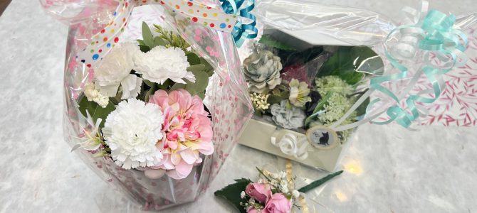 埼玉ラッピング自宅教室にてフラワーラッピング応用クラスの最終レッスンを行いました。