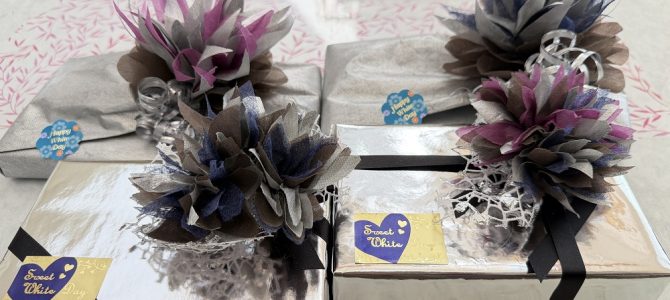 3/5(木)埼玉ラッピング自宅教室にてプチフラワーと、色味の勉強込みでのラッピングレッスンをいたしました。